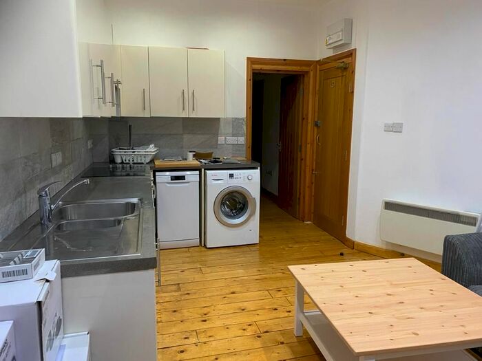 1 Bedroom Flat To Rent In Sanford Lane, London, N16