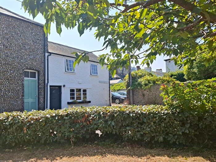 3 Bedroom Cottage For Sale In Norfolk Place, Littlehampton, BN17