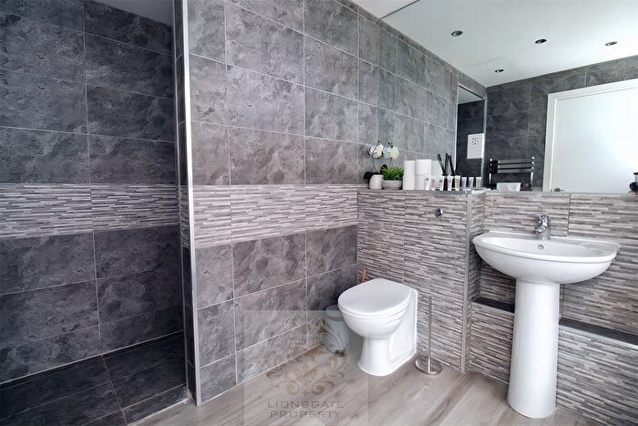 3 Bedroom Flat To Rent In Point Pleasant, Wandsworth, SW18