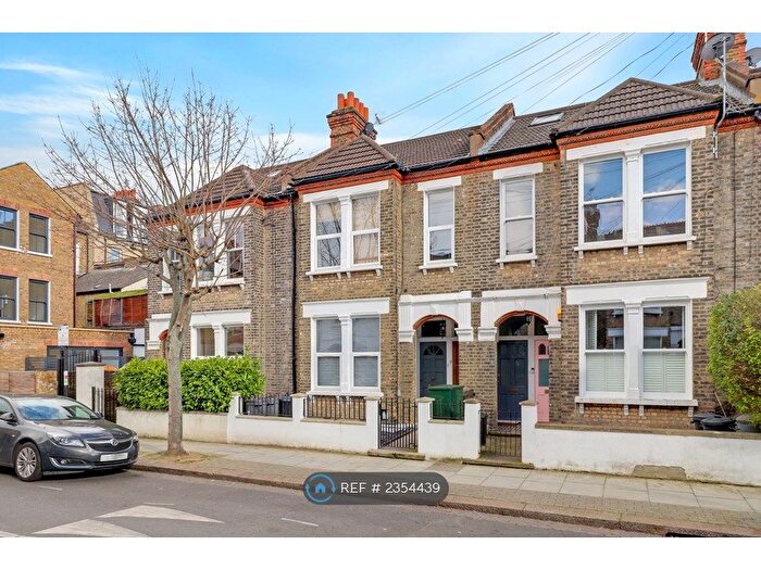 2 Bedroom Flat To Rent In Avarn Road, London, SW17