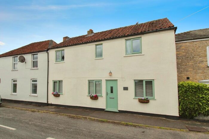 3 Bedroom Semi-Detached House For Sale In Middle Street, Metheringham, LN4