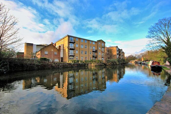 2 Bedroom Apartment To Rent In Twig Folly Close, Bethnal Green, E2