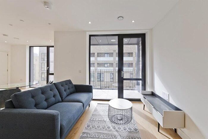 Apartment To Rent In Peppercorn Court, Oxbow, E14