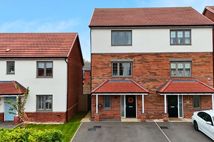 3 Bedroom Semi-detached House For Sale In Longwall Road, Pontefract, WF8