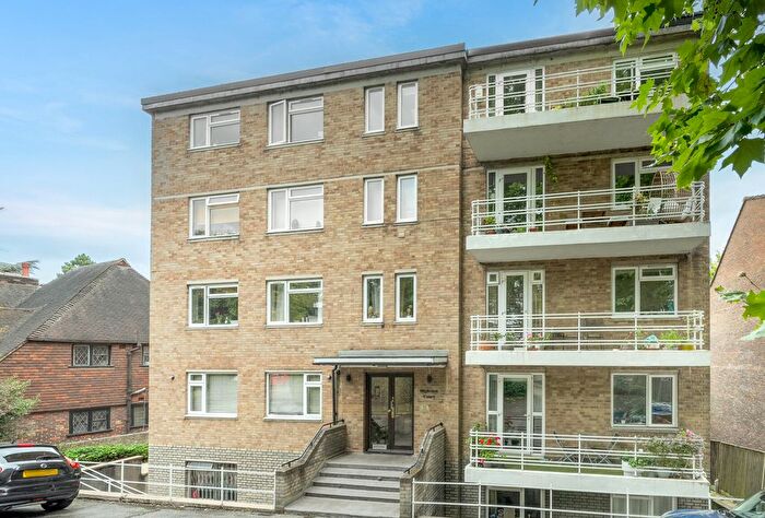 2 Bedroom Flat For Sale In Augustus Road, London, SW19