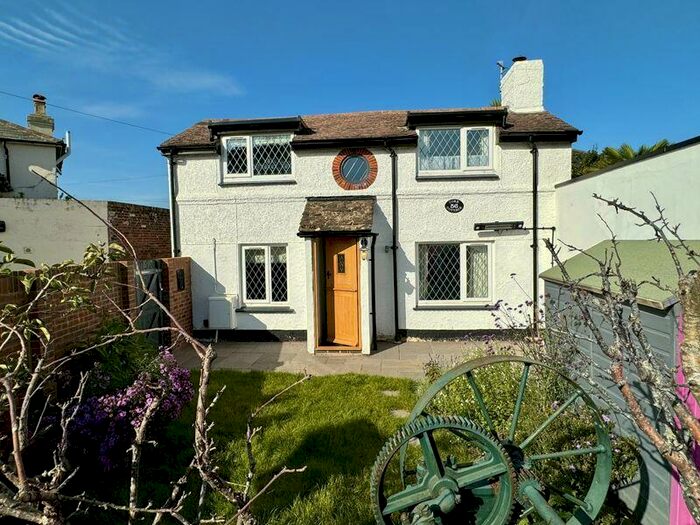 2 Bedroom Detached House To Rent In Station Road, Hayling Island., PO11