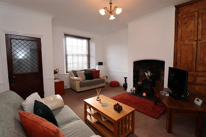 2 Bedroom Cottage For Sale In Church Street, South Cave, HU15