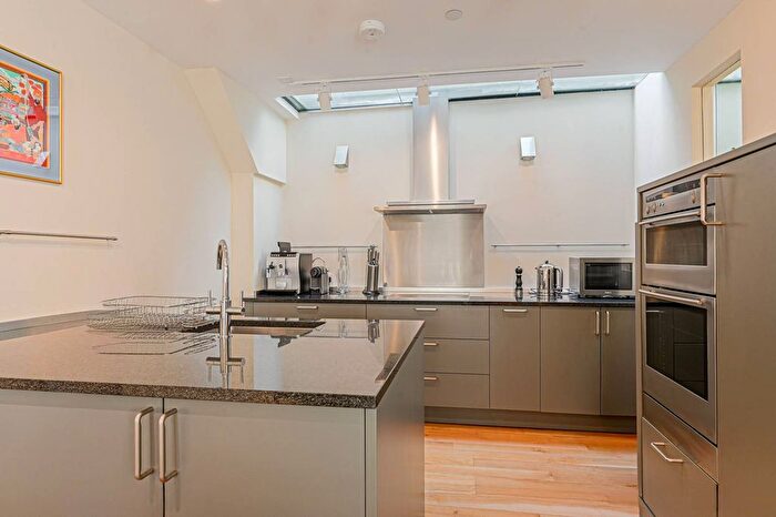 4 Bedroom Mews To Rent In Ennismore Mews, Knightsbridge, London, SW7