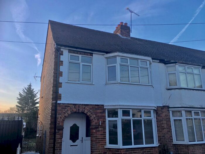 3 Bedroom End Of Terrace House To Rent In Garden Road, Dunstable, LU6