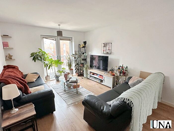 3 Bedroom Flat To Rent In Chapeltown Street, Manchester, M1