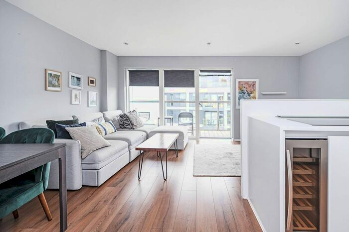 2 Bedroom Flat To Rent In Dance Square, Clerkenwell, London, EC1V