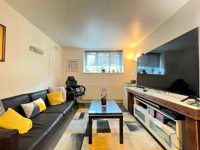 1 Bedroom Apartment To Rent In Amersham Road, New Cross, London, SE14
