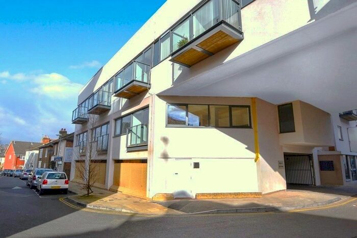 2 Bedroom Flat To Rent In St. Marys Road, Surbiton, KT6