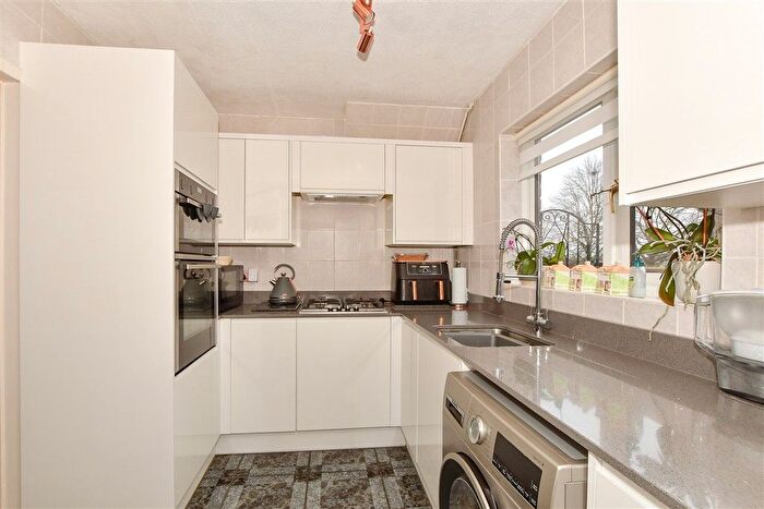 3 Bedroom Semi-detached House For Sale In Thanington Road, Canterbury, Kent, CT1