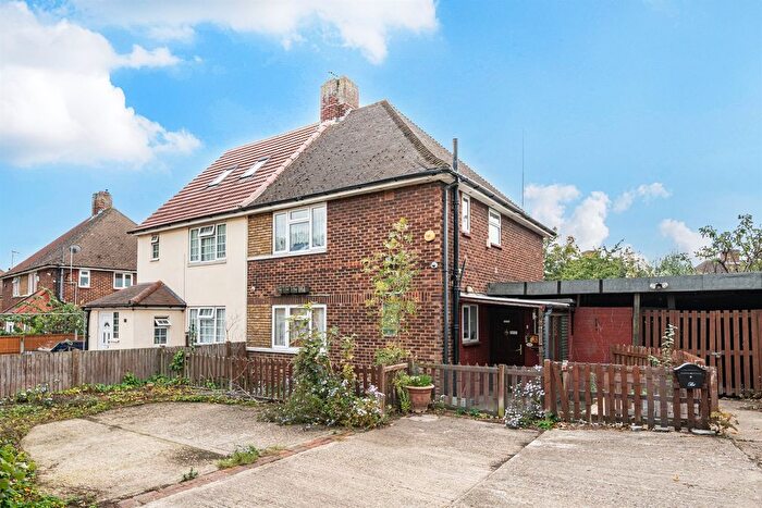 3 Bedroom Semi-Detached House For Sale In Barrowell Green, London, N21