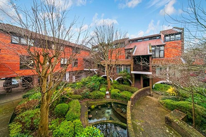 1 Bedroom Flat For Sale In Mallard Place, Strawberry Hill Riverside, TW1