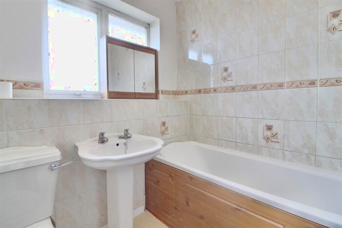 2 Bedroom End Of Terrace House To Rent In Silbury Close, Reading, Berskhire, RG31