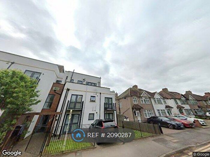 1 Bedroom Flat To Rent In Buckingham Road, Edgware, HA8
