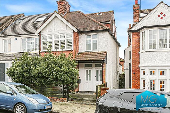 2 Bedroom Flat For Sale In Cornwall Avenue, London, N3