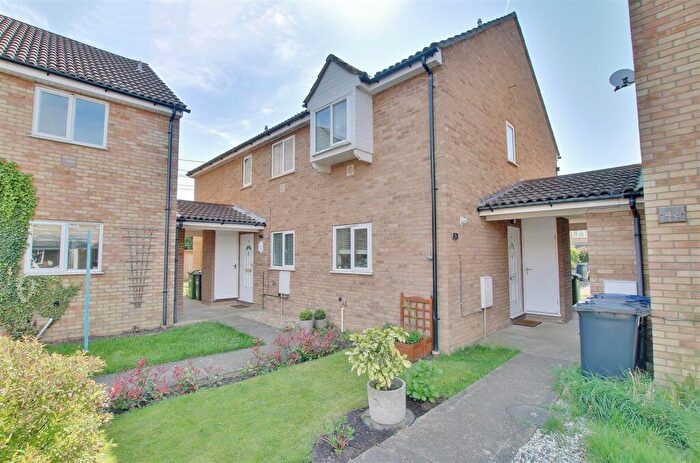 2 Bedroom Cluster House To Rent In Derwent Close, St. Ives, PE27