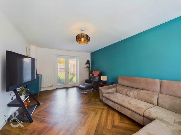 4 Bedroom Detached House For Sale In Gunns Close, Blofield, Norwich, NR13