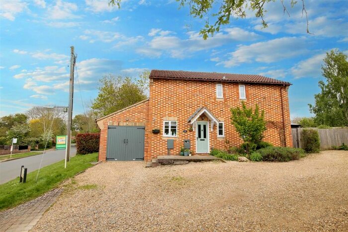 4 Bedroom Detached House For Sale In Waldocks Close, Riseley, Bedford, MK44