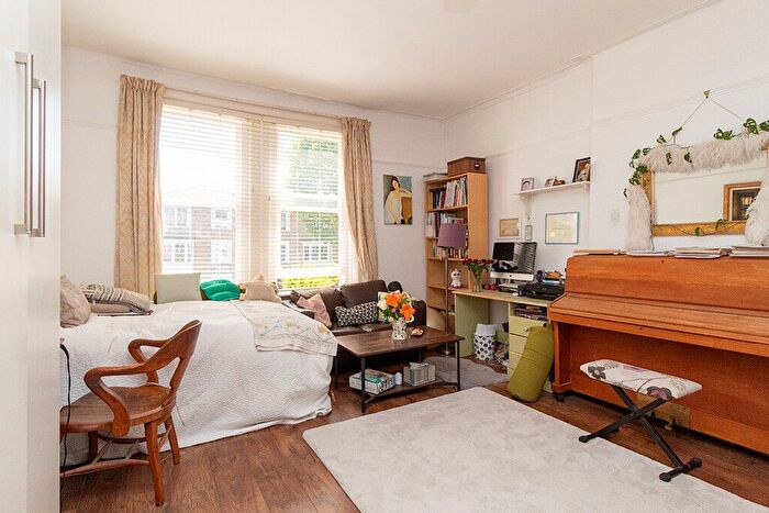 Studio To Rent In Cavendish Road, Kilburn, London, NW6