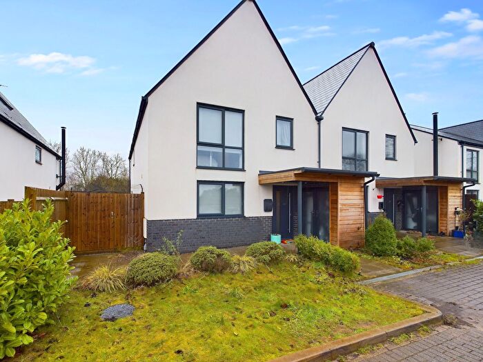 5 Bedroom Semi-Detached House For Sale In London Road, Milton Common, Thame, Oxfordshire, OX9