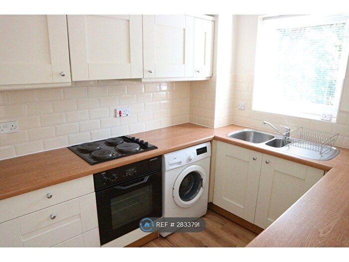 2 Bedroom Flat To Rent In Laleham Road, Shepperton, TW17