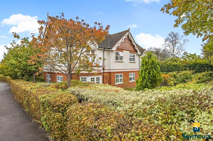 2 Bedroom Flat For Sale In Semaphore Road, Guildford, Surrey, GU1