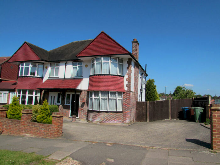 3 Bedroom Semi-Detached House To Rent In The Avenue, Harrow Weald, Middlesex, HA3
