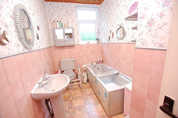 3 Bedroom Terraced House For Sale In Oaken Clough Terrace, Ashton-Under-Lyne, Greater Manchester, OL7