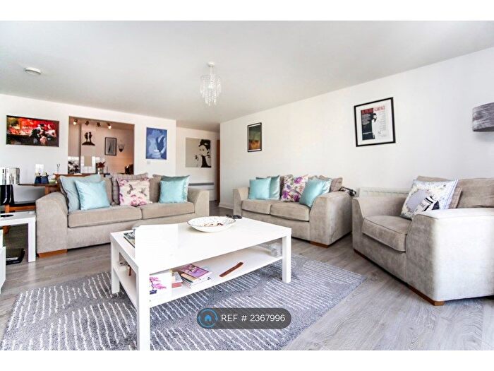 2 Bedroom Flat To Rent In Mckenzie Court, Maidstone, ME14