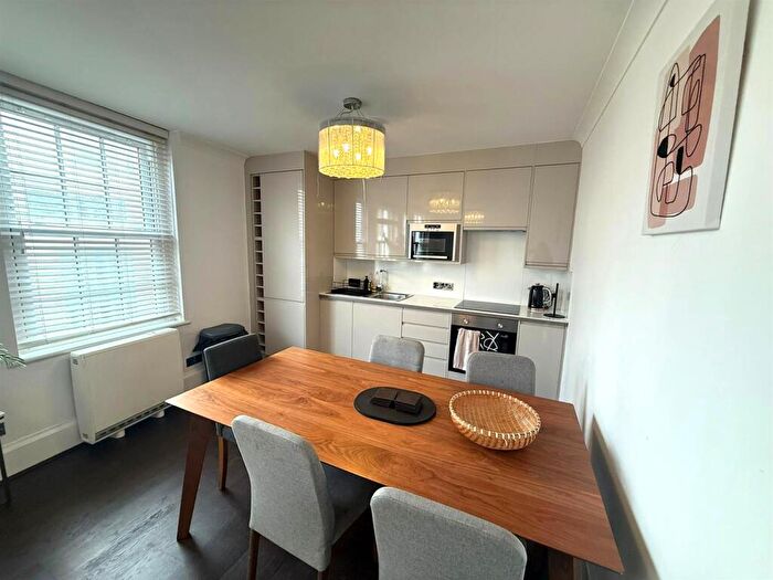 3 Bedroom Apartment To Rent In West Street, Brighton, BN1
