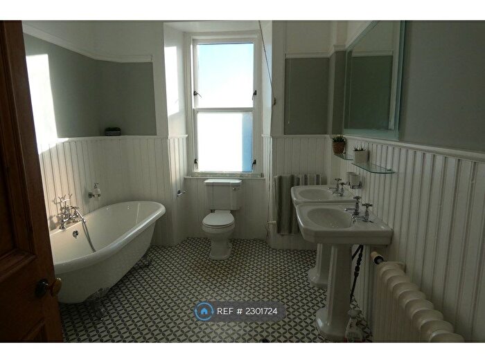 5 Bedroom Flat To Rent In Arnwood Drive, Glasgow, G12