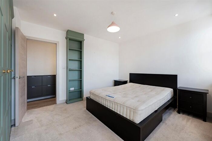 1 Bedroom Flat To Rent In Kingston Road, Wimbledon, SW19