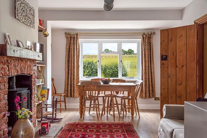 2 Bedroom Cottage To Rent In One Tree Hill Road, Guildford, GU4