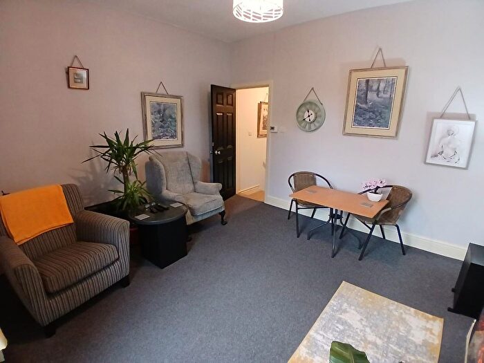 1 Bedroom Flat To Rent In Burnley Road, Briercliffe, Burnley, BB10