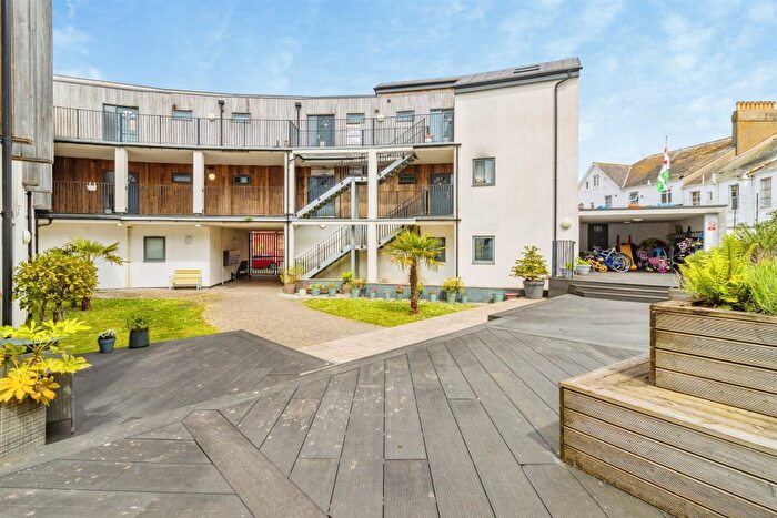 2 Bedroom Flat For Sale In Bishops Place, Paignton, TQ3