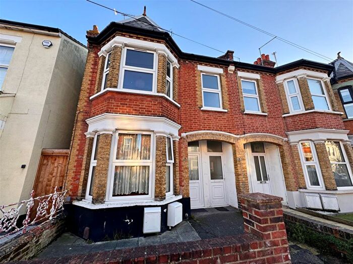 2 Bedroom Flat To Rent In Moseley Street, Southend-On-Sea, SS2