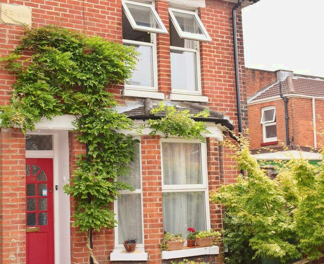 3 Bedroom End Of Terrace House To Rent In Imperial Avenue, SO15