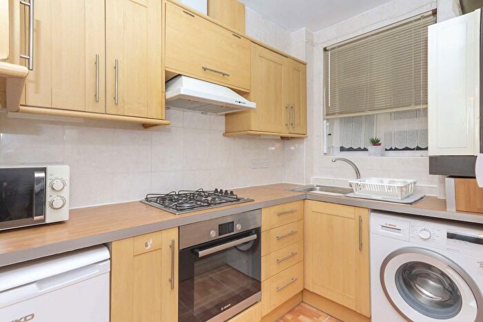 2 Bedroom Flat To Rent In Fulham Palace Road, Fulham, London, SW6