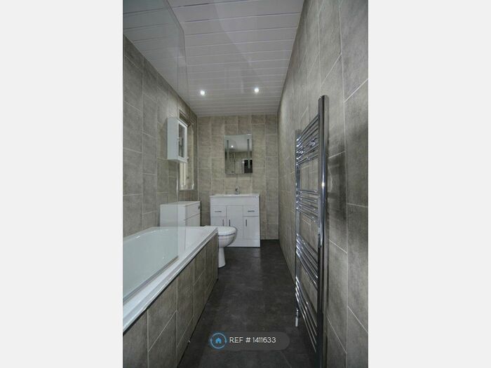 2 Bedroom Flat To Rent In Dunphail Road, Glasgo, G34