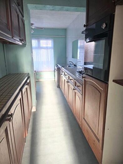 3 Bedroom House To Rent In Upper Rainham Road, Hornchurch, RM12