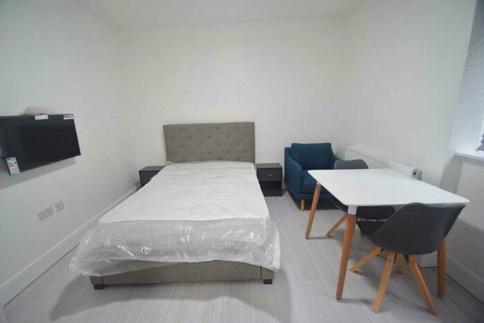 Flat To Rent In Beechcroft Avenue, Golders Green, NW11