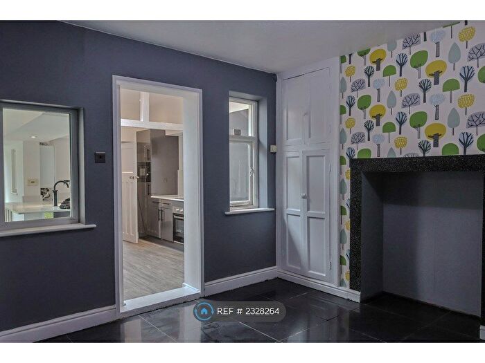 5 Bedroom Semi-Detached House To Rent In Hollybank, York, YO41