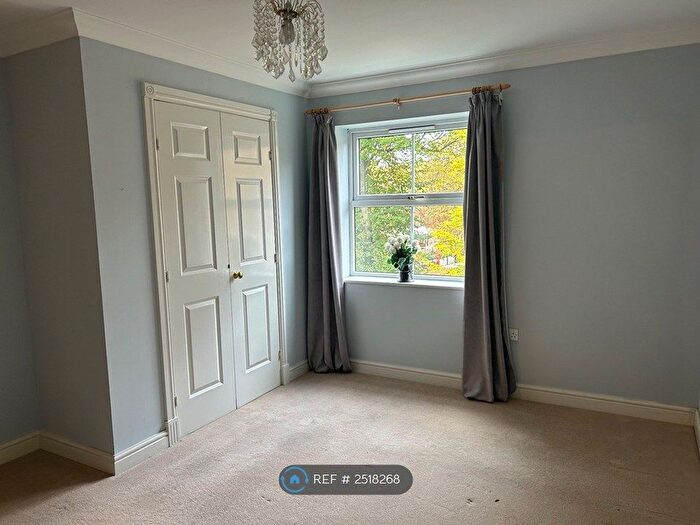 1 Bedroom Flat To Rent In Bryant Court, London, W3