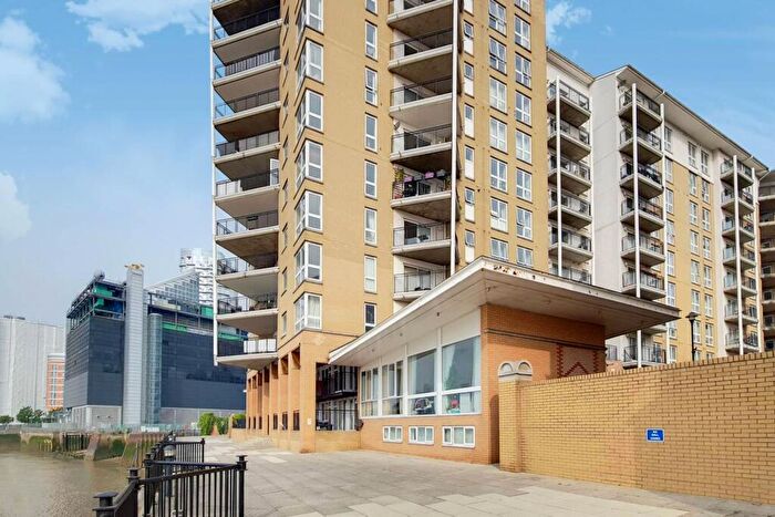2 Bedroom Flat To Rent In Wotton Court, Canary Wharf, London, E14