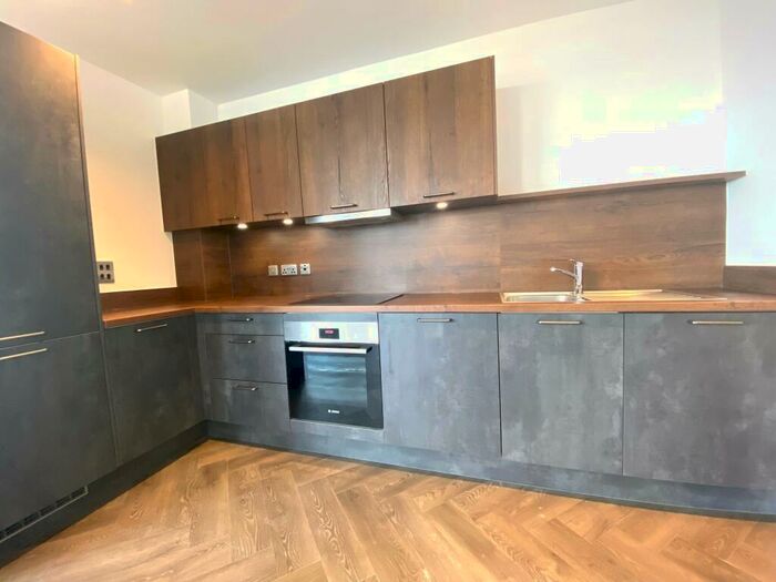 2 Bedroom Apartment To Rent In Priory House, B5