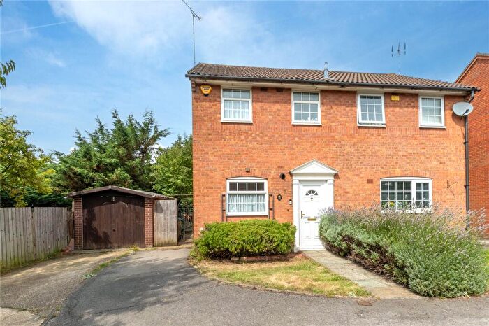 2 Bedroom Semi-Detached House For Sale In Felton Close, Luton, Bedfordshire, LU2
